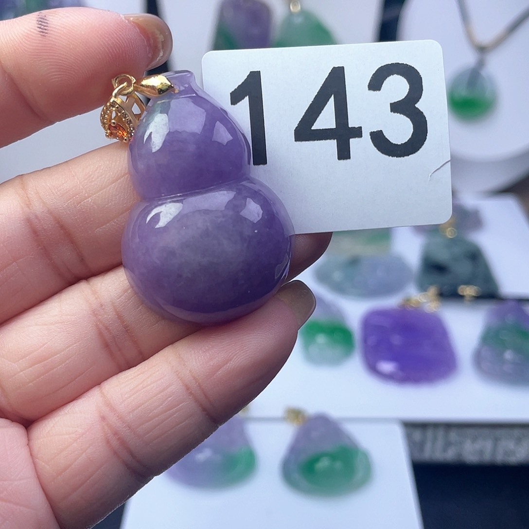 翡翠吊坠(赠链)未镶嵌