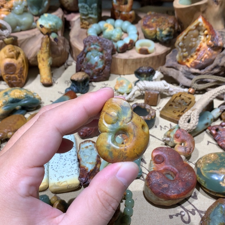 岫岩河磨玉（透闪石质玉）挂件未镶嵌。***。