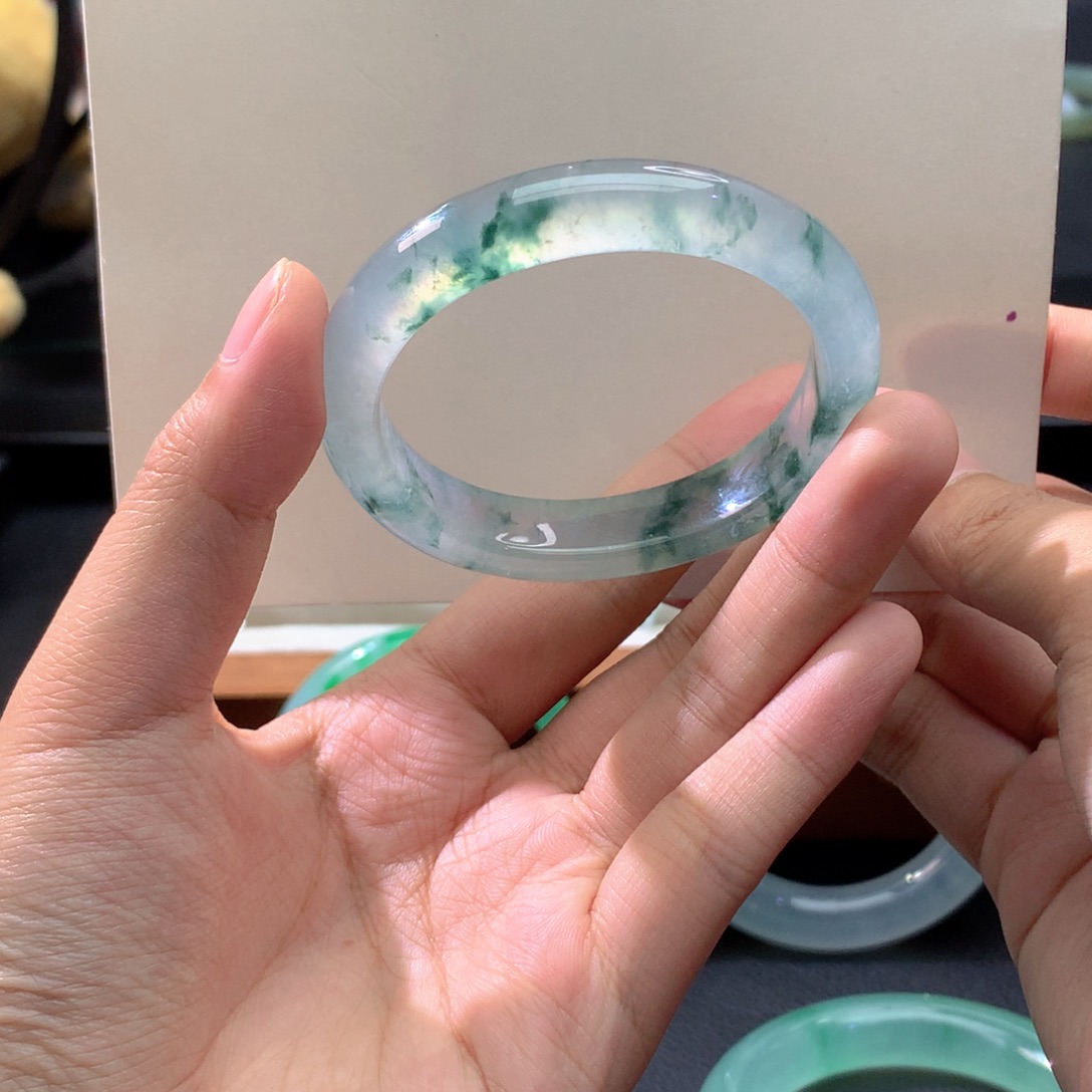 翡翠未镶嵌手镯贵妃