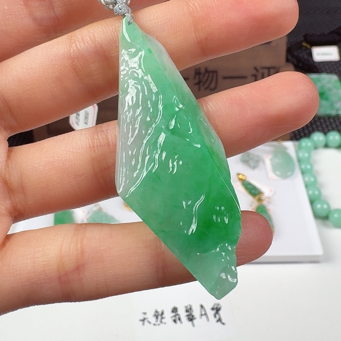 翡翠未镶嵌颈饰翡翠