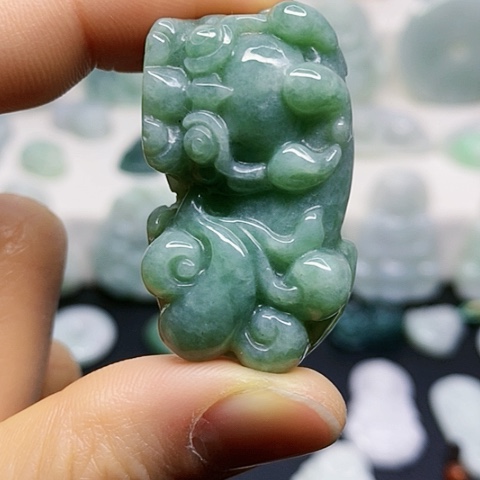 翡翠颈饰未镶嵌吊坠