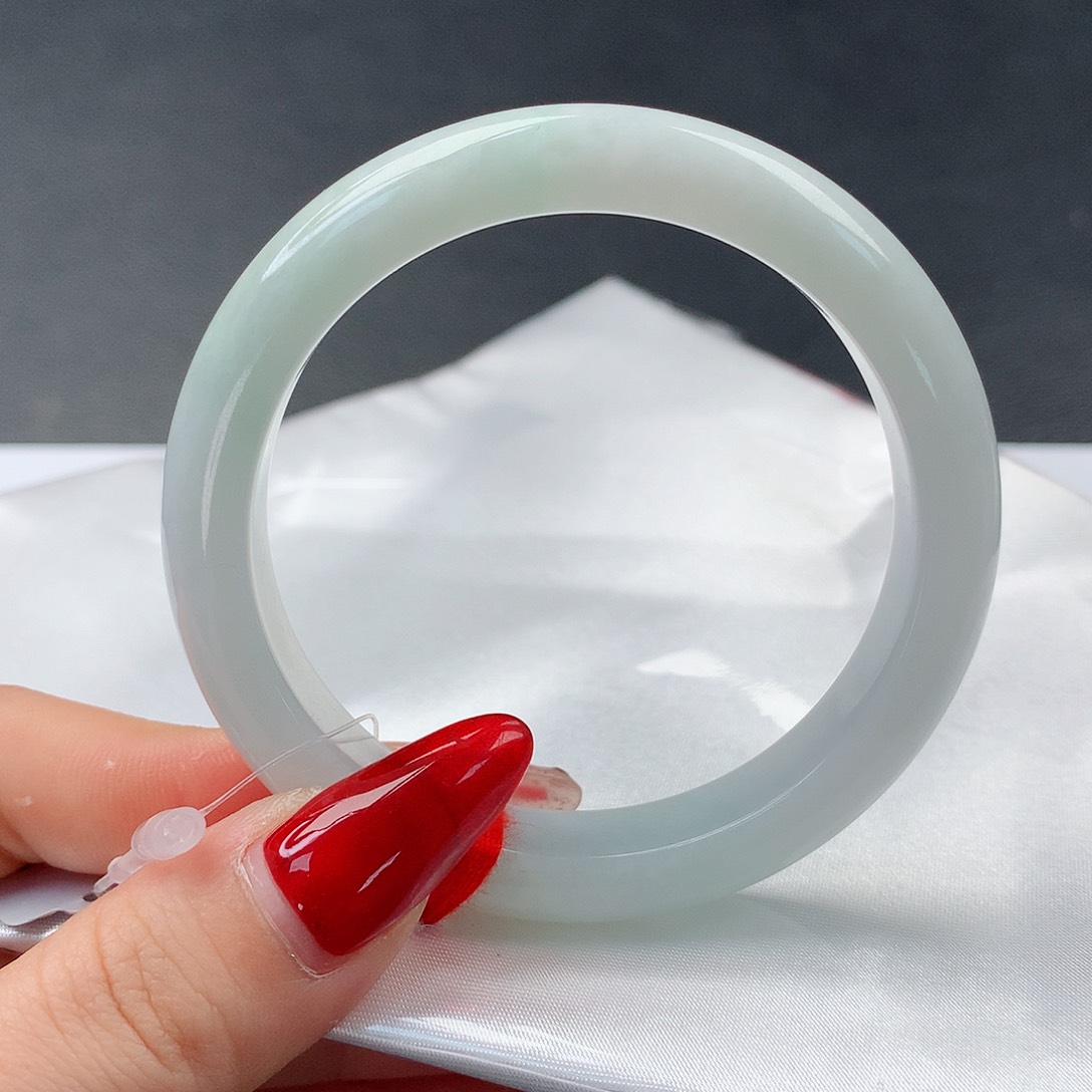 翡翠手镯未镶嵌65正53