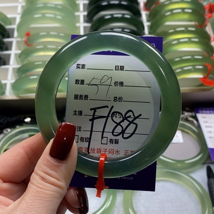 蛇纹石玉手镯未镶嵌知****?