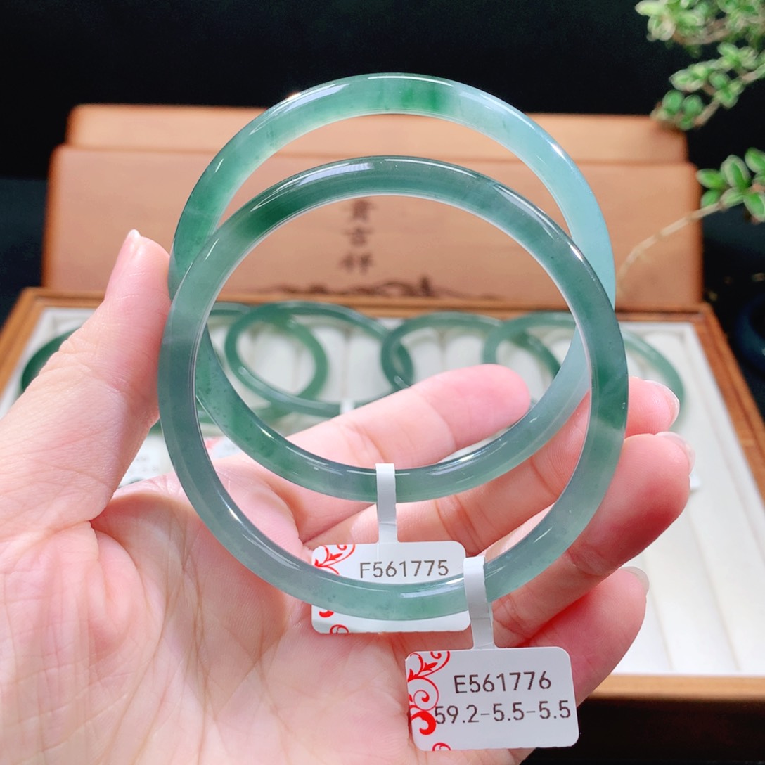 翡翠手镯（圆镯）未镶嵌