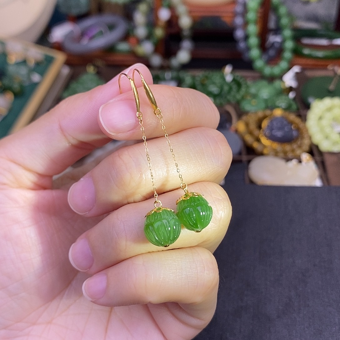 和田玉碧玉老料18.K金莲花耳环清货价未镶嵌