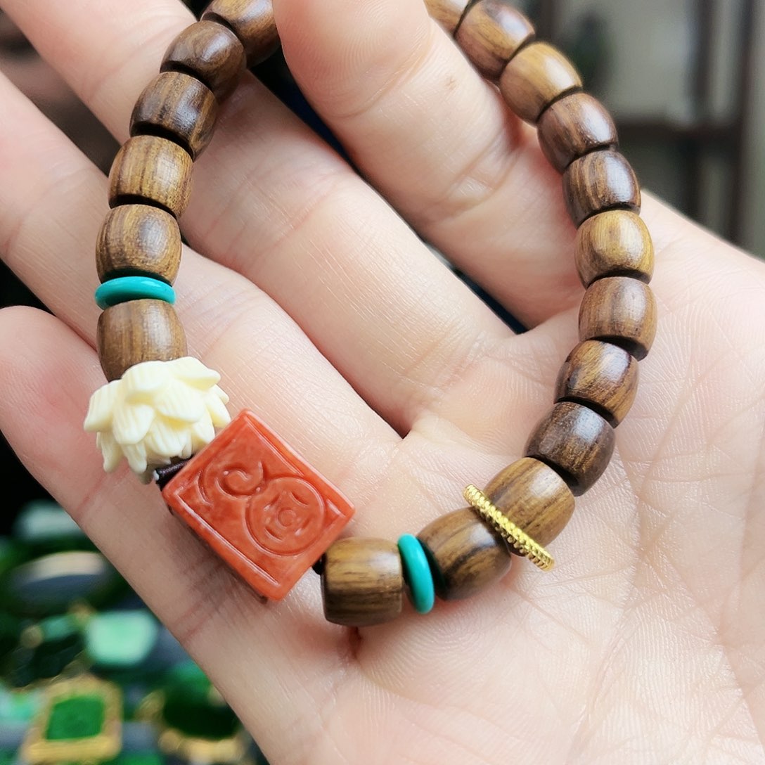 翡翠颈饰未镶嵌手链