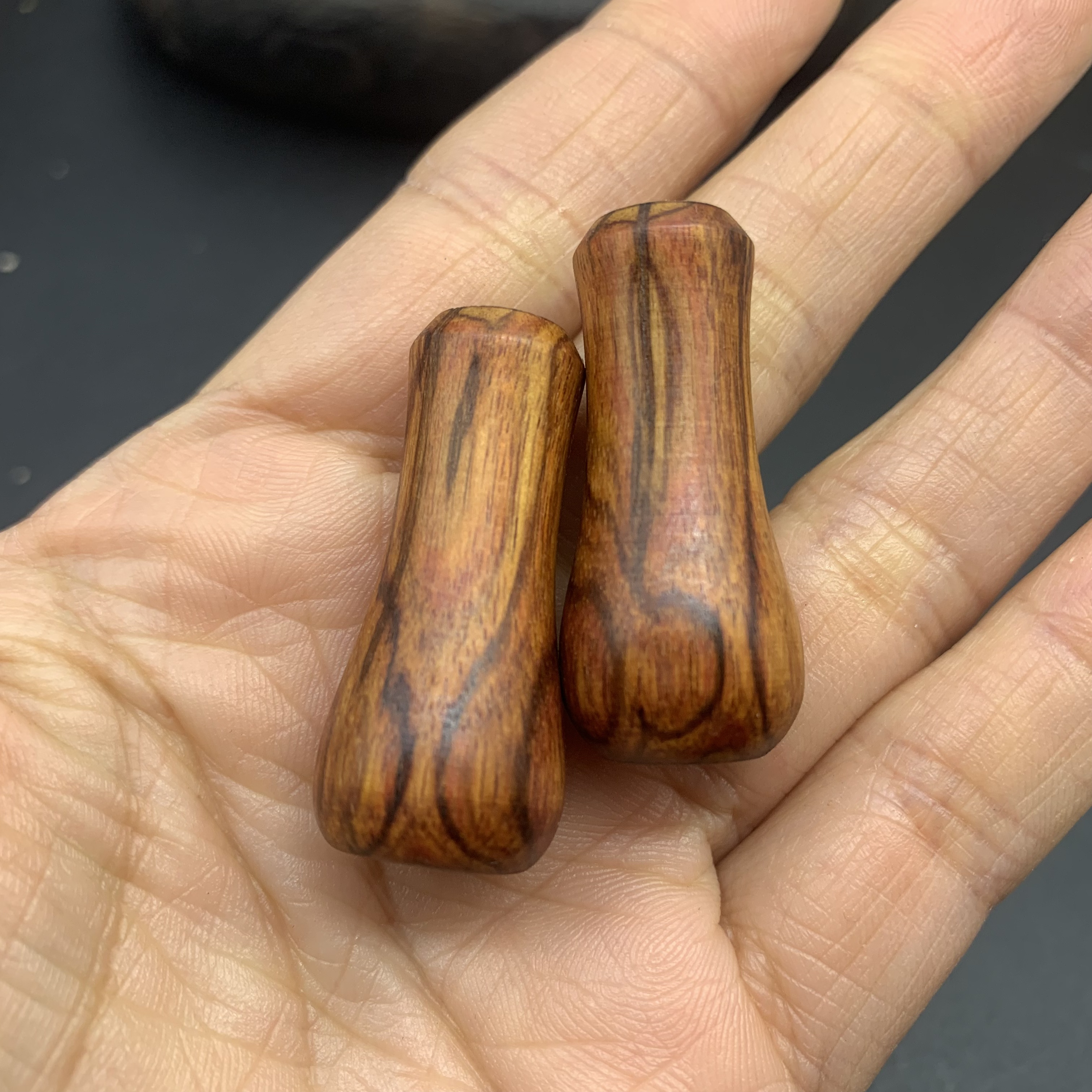  网秋粒手搓 水滴轮海南黄花梨握丸S/D牌通用常规款 一对 