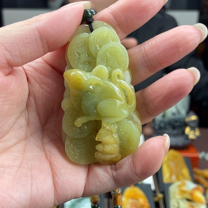 未镶嵌蛇纹石玉颈饰