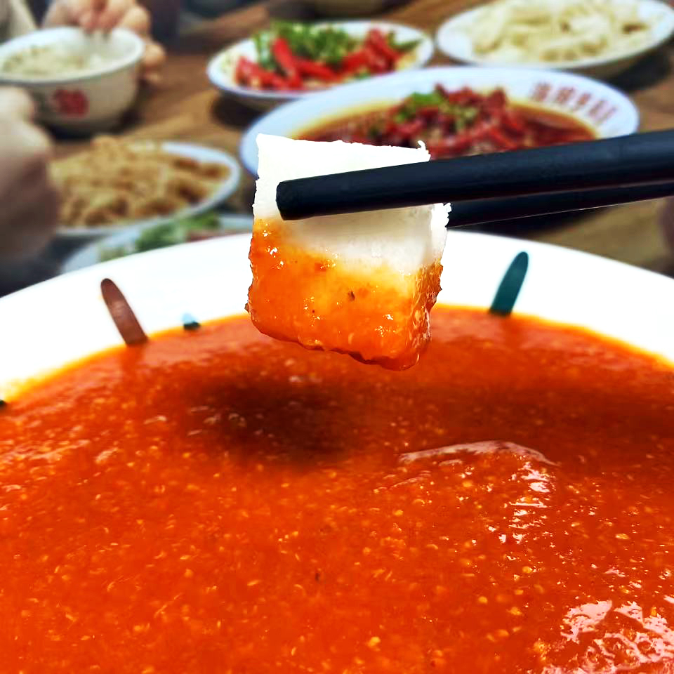 农家辣椒酱香辣蒜香拌饭拌面酱下饭菜调味酱