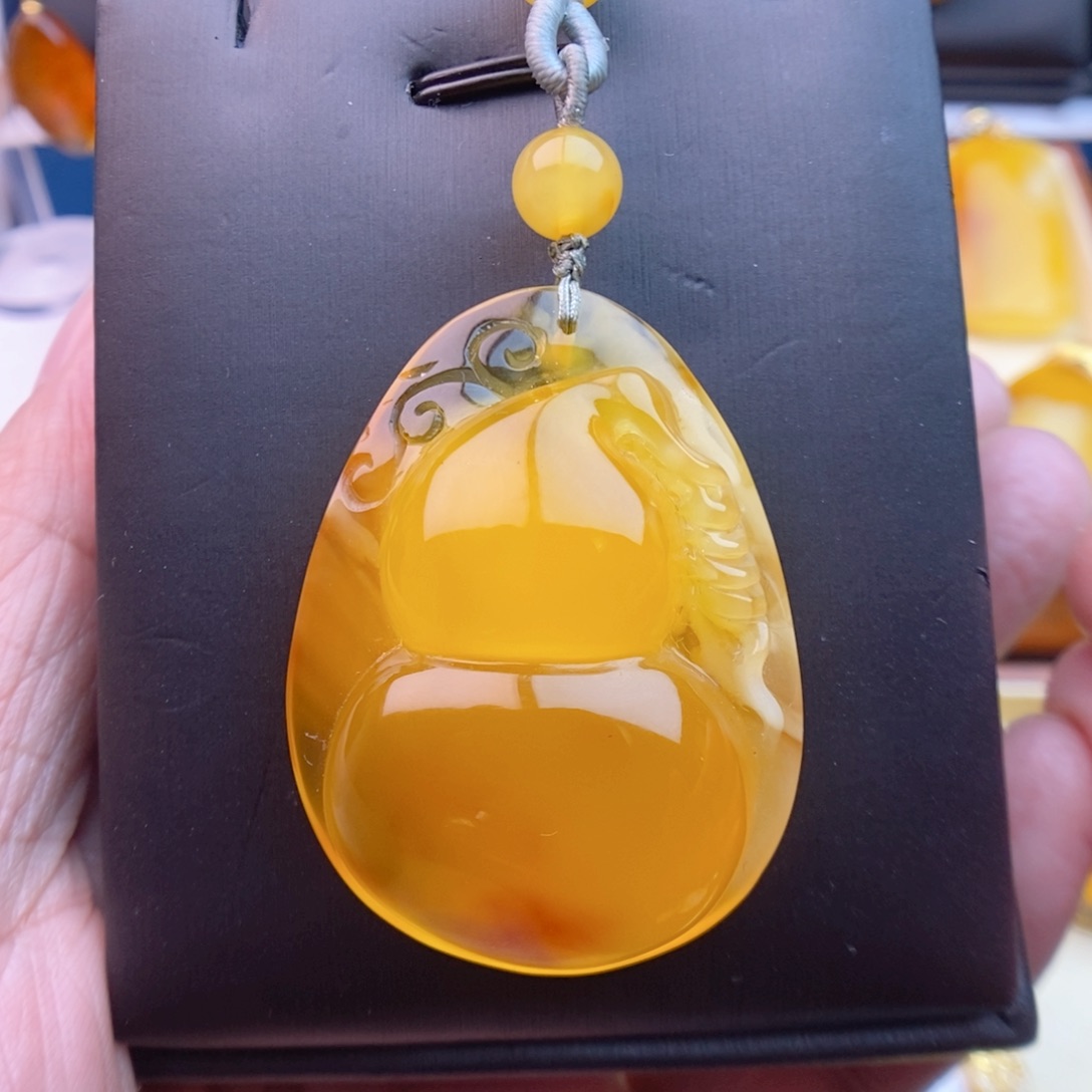 琥珀颈饰未镶嵌葫芦