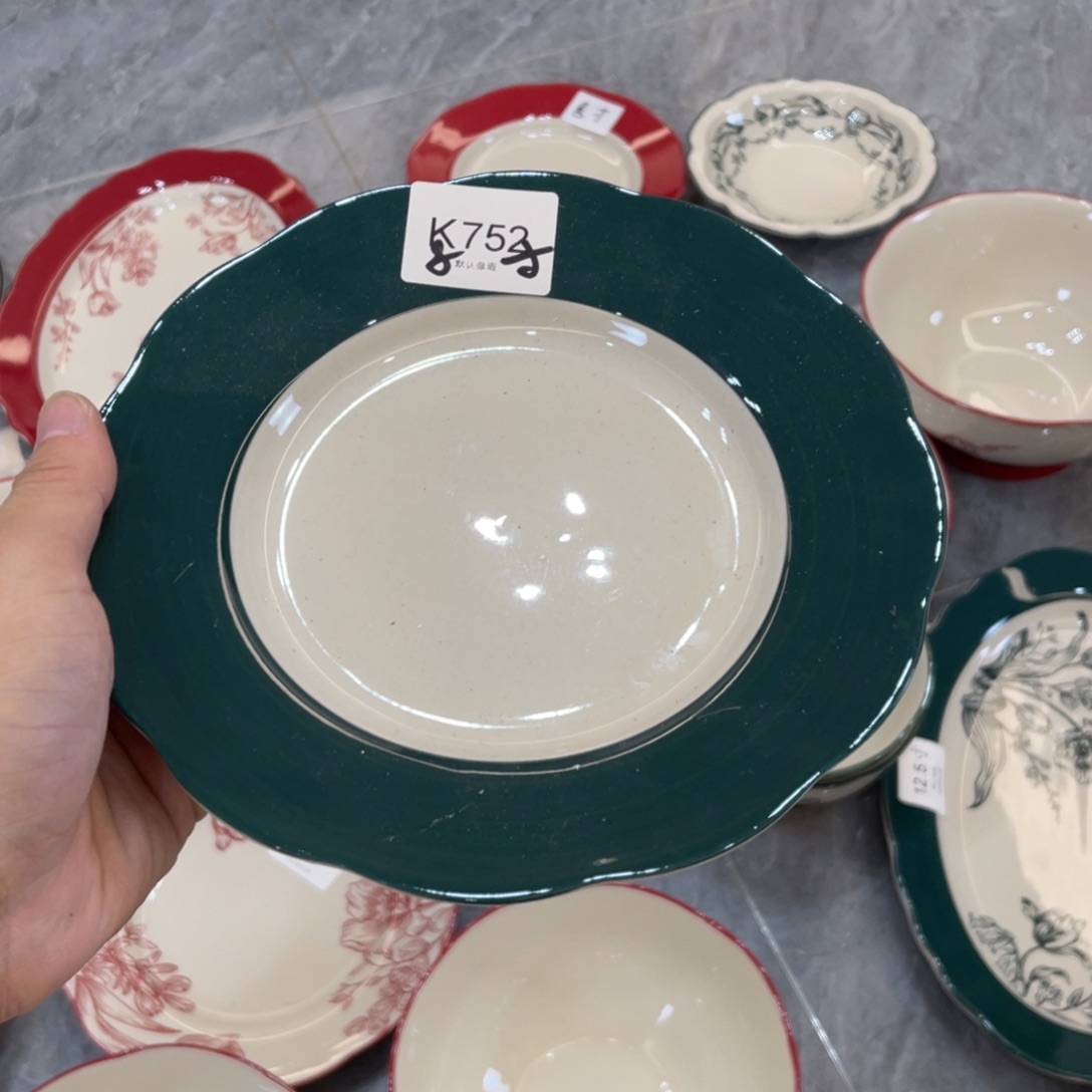 陶瓷微瑕餐具介意勿拍，满18飞！