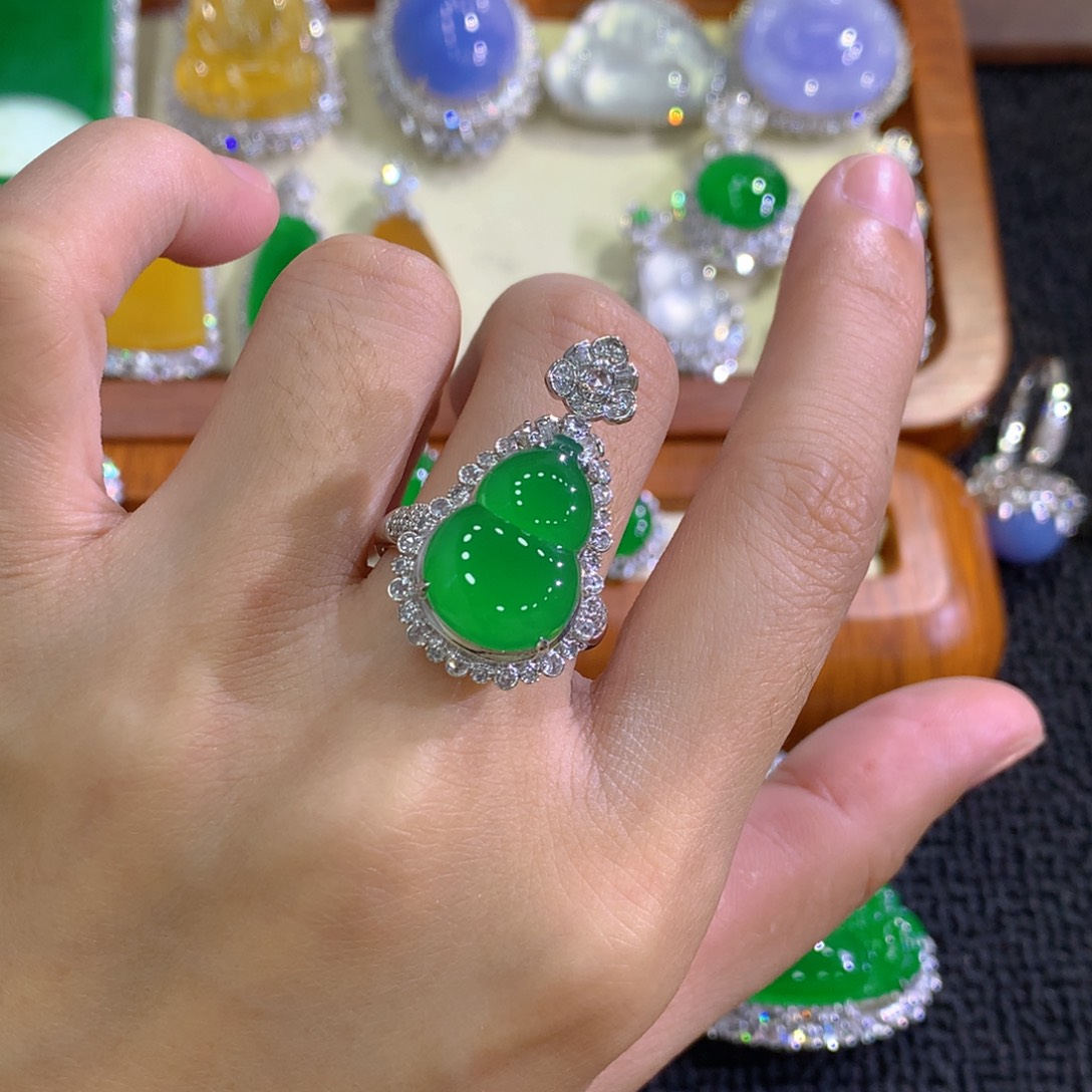 翡翠18K金镶嵌戒指葫芦两用