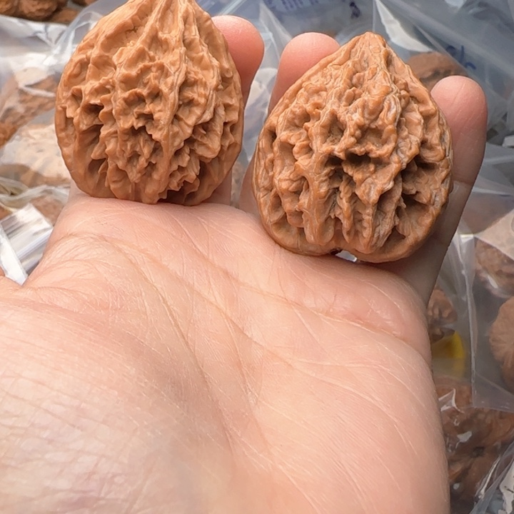 文玩核桃吊坠张*凤翎尖修