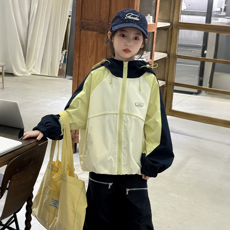 女童外套运动风百搭上衣2025新款女大童春秋装洋气拼色连帽冲锋衣