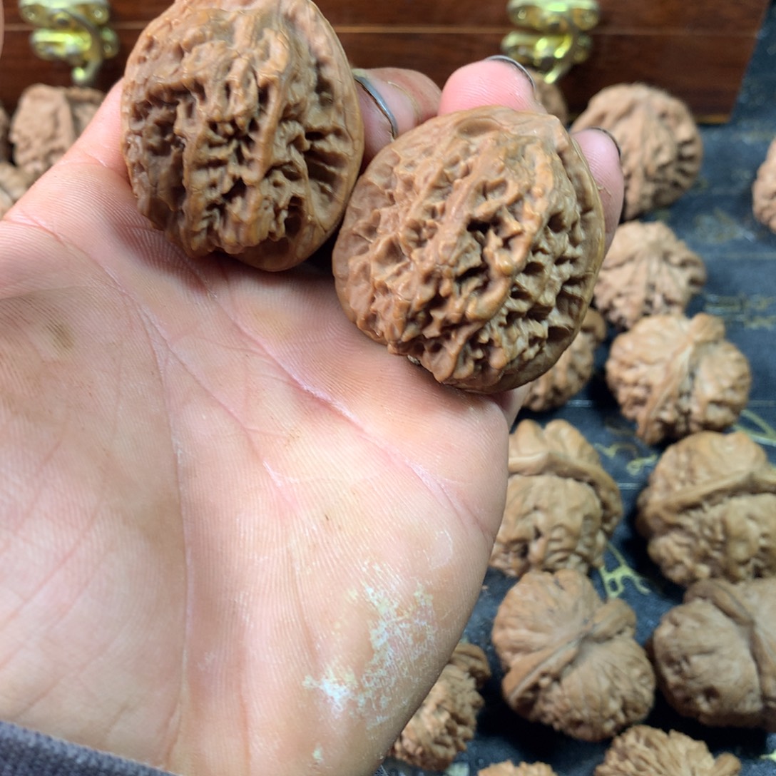 吊坠猴头核桃文玩核桃擎天柱42