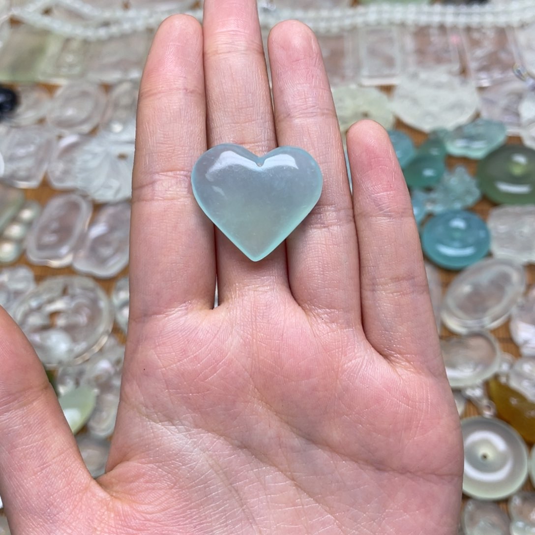 未镶嵌蛇纹石玉颈饰不**姨