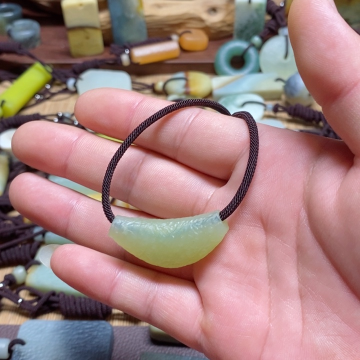 蛇纹石玉挂件未镶嵌