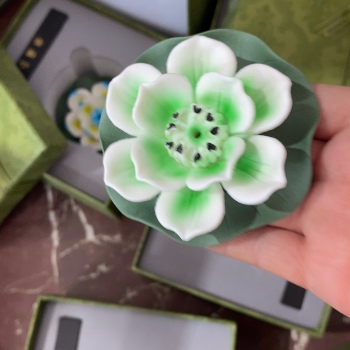 燕***子陶瓷树脂工艺摆件