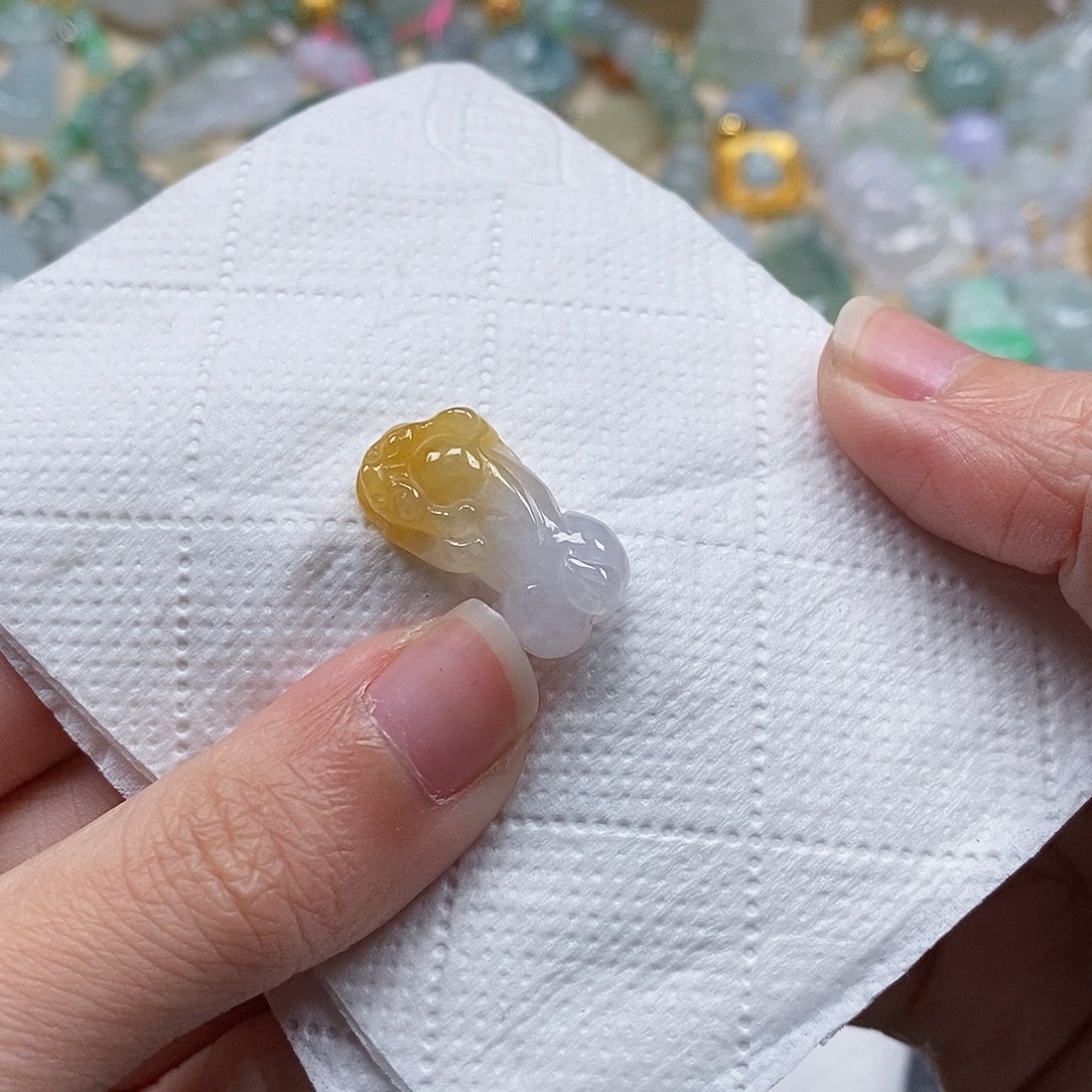 翡翠颈饰未镶嵌闪