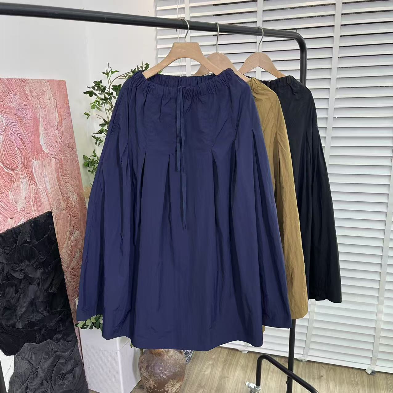 休闲褶皱轻薄「户外品质松紧腰」A字半身裙E5708