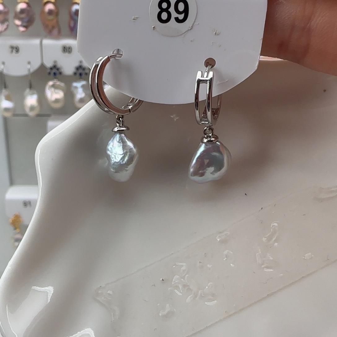 银S925镶嵌淡水珍珠耳饰躺****了