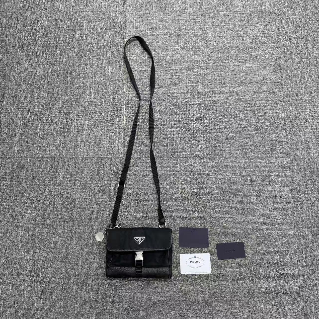 95新 Prada/普拉达 机能尼龙手机包/编码13008