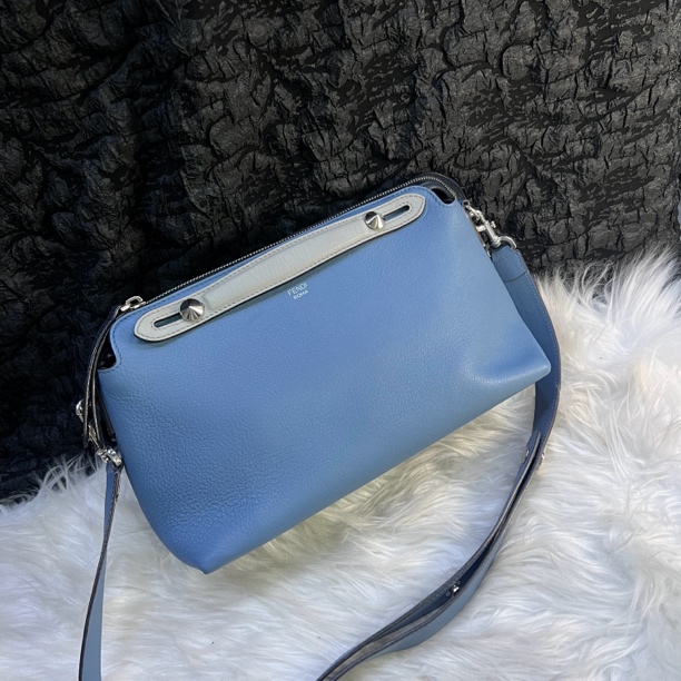 95新 FENDI/芬迪 芬迪by the way蓝色斜跨
