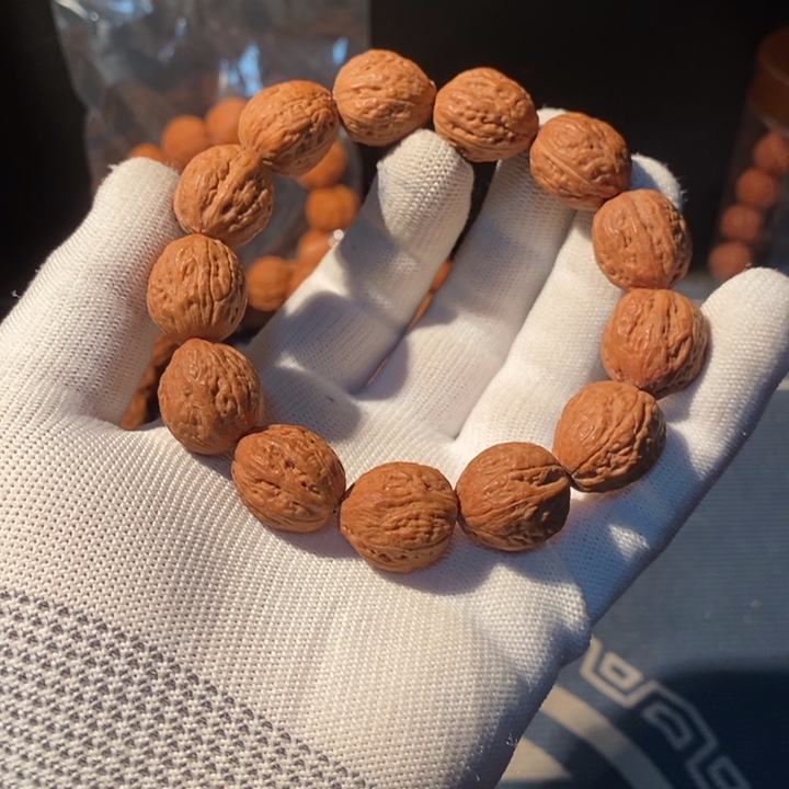 文玩核桃手串…………37