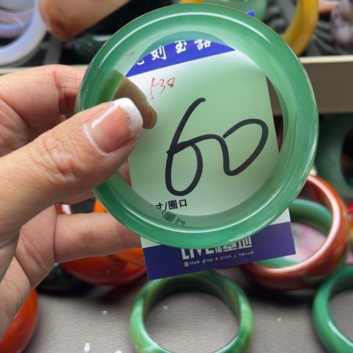 石英质玉手镯未镶嵌