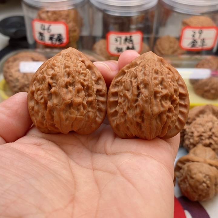 文玩核桃吊坠37金牛