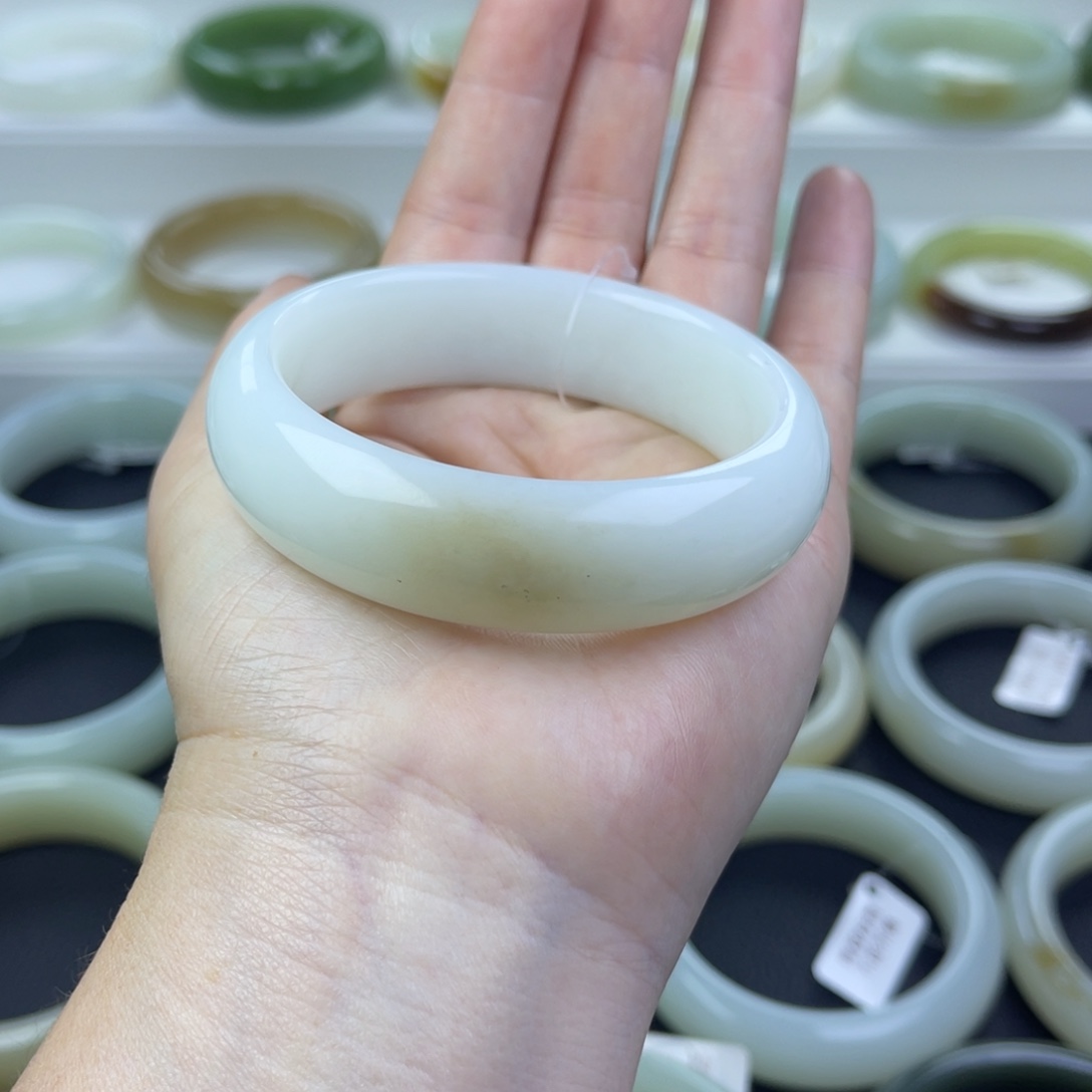 和田玉未镶嵌手镯