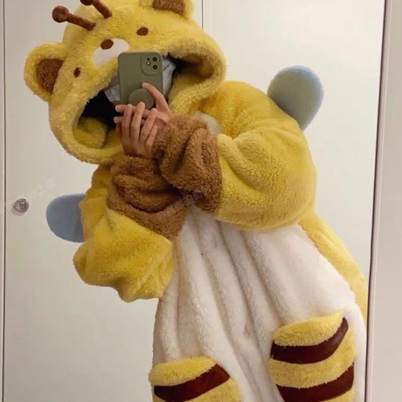 可爱小蜂熊加厚珊瑚绒睡衣女2025年新款冬季网红法兰绒睡袍可外穿