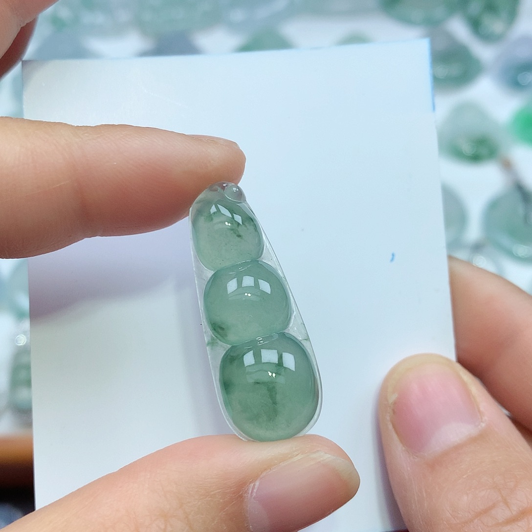 翡翠颈饰未镶嵌豆