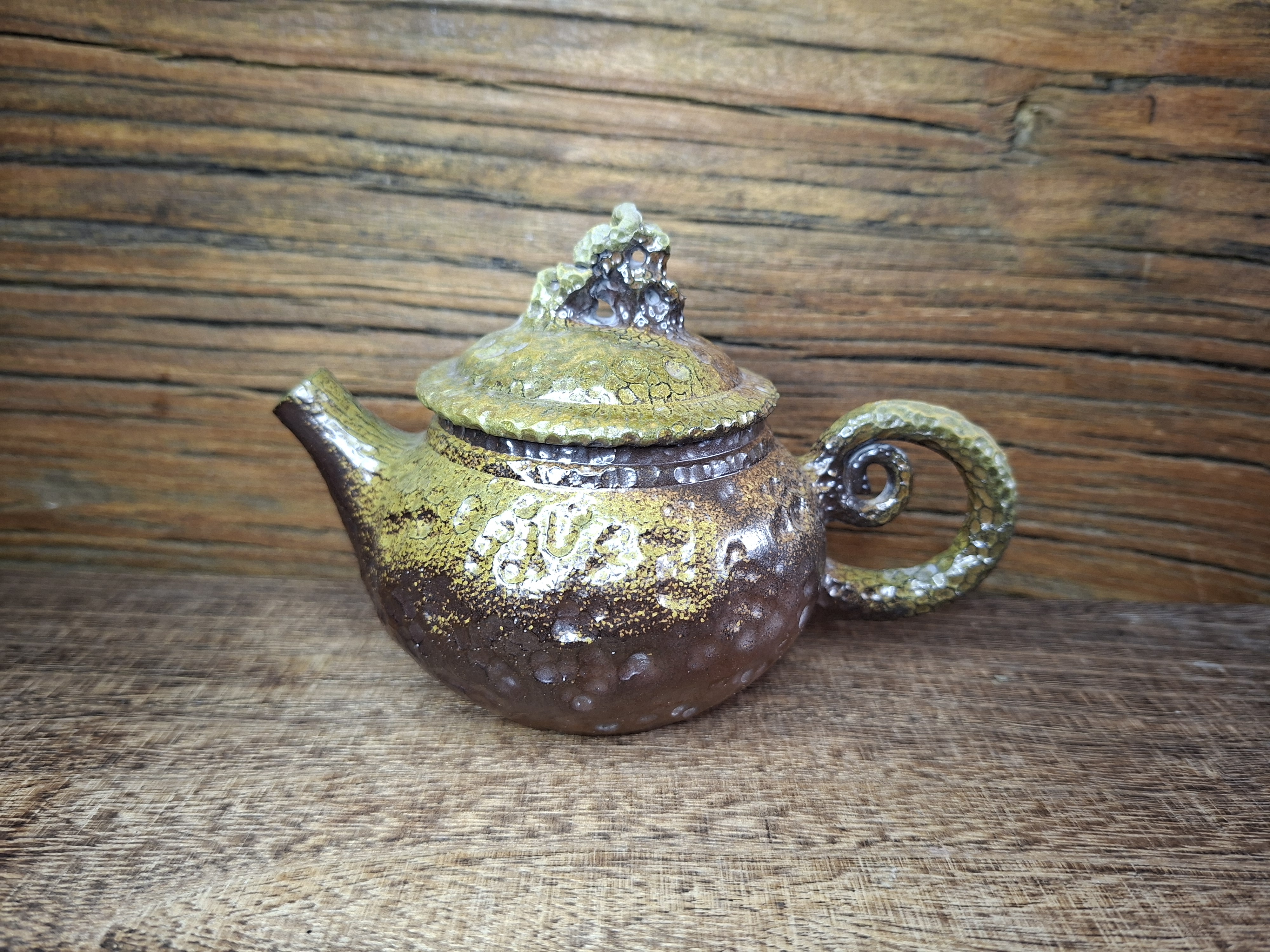 坭兴陶纯柴 金黄釉 创意锤纹壶约160c