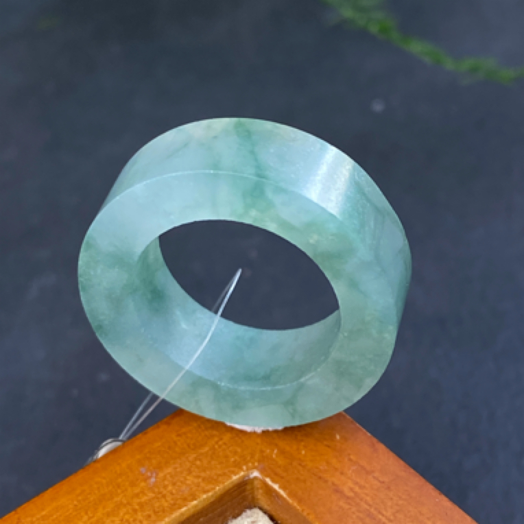 【杨玉环】天然A货翡翠戒指CM98，毛货12圈口以上（自然光拍摄有纹