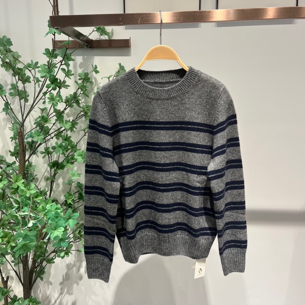 优雅休闲条纹毛衫