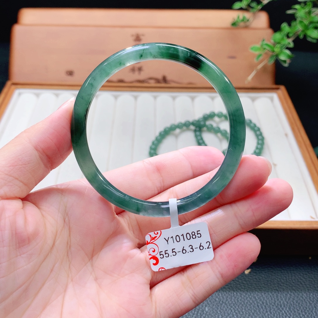 翡翠手镯（圆镯）未镶嵌