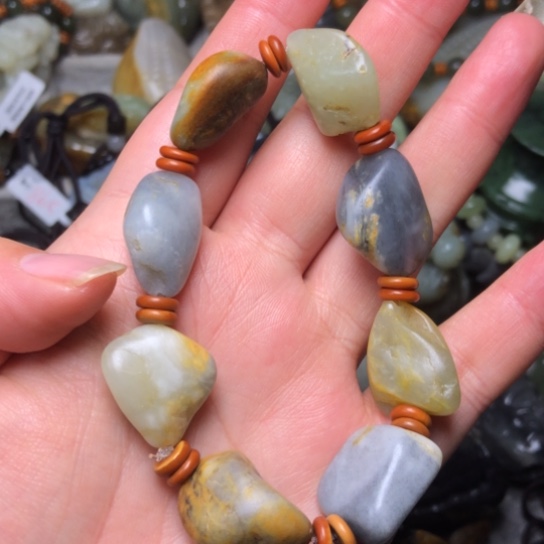 和田玉未镶嵌把件