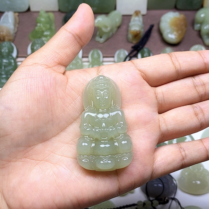 和田玉颈饰未镶嵌努*?