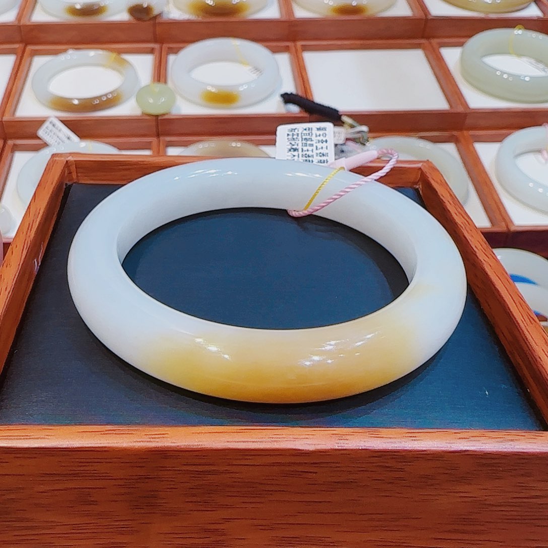 和田玉手镯未镶嵌糖白57