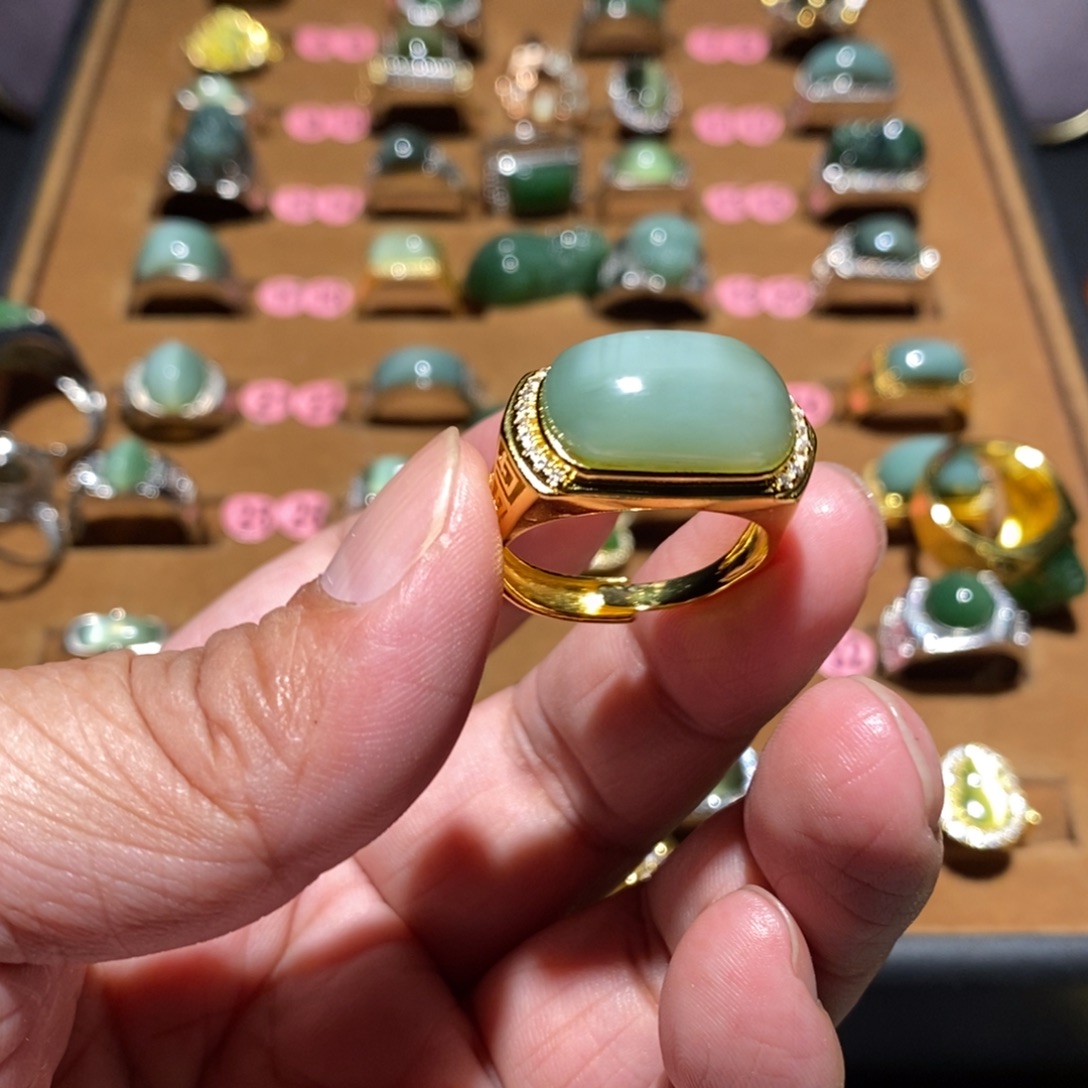 和田玉未镶嵌戒指