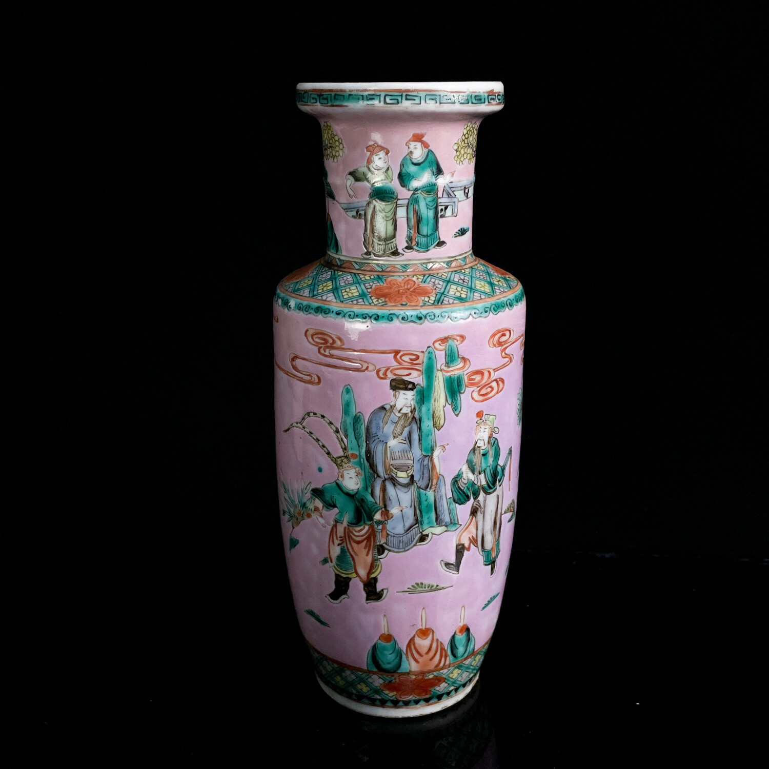 M25LY000F89 - 清光绪胭脂地五彩人物纹棒槌瓶