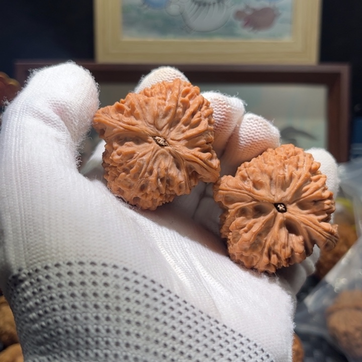 ㅤ****文玩核桃吊坠南疆