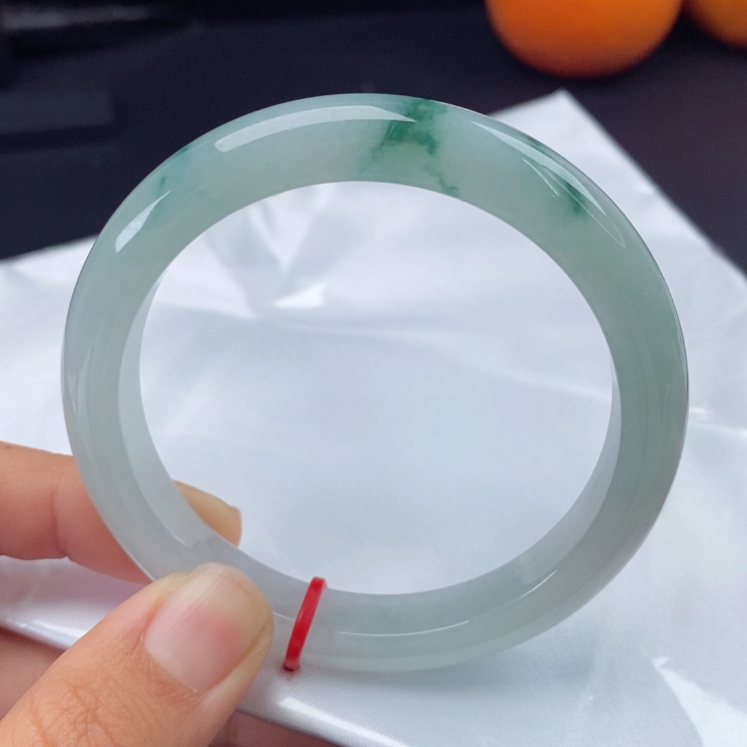 翡翠手镯未镶嵌56圈