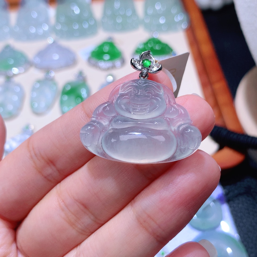 颈饰18K金镶嵌翡翠佛公