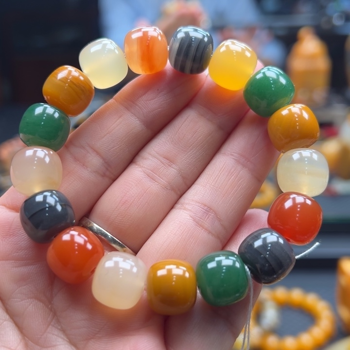 石英质玉（黄龙玉）未镶嵌颈饰