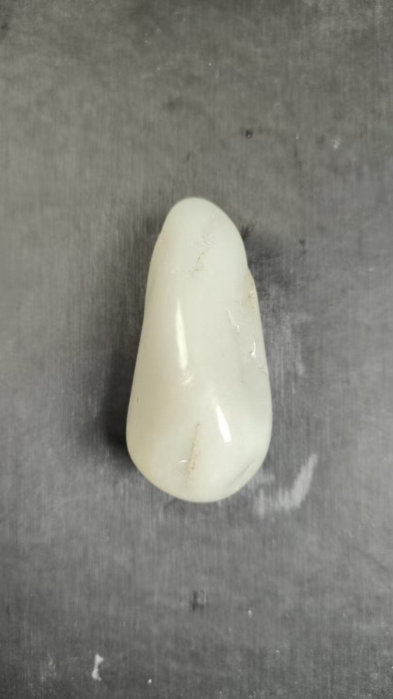 巴依哥精美和田玉52.6克