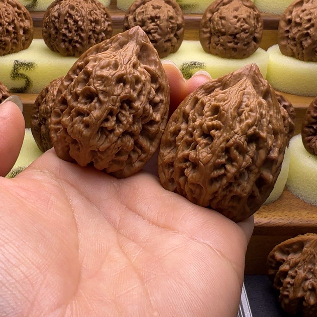 核桃天下第一鸡心手把件38