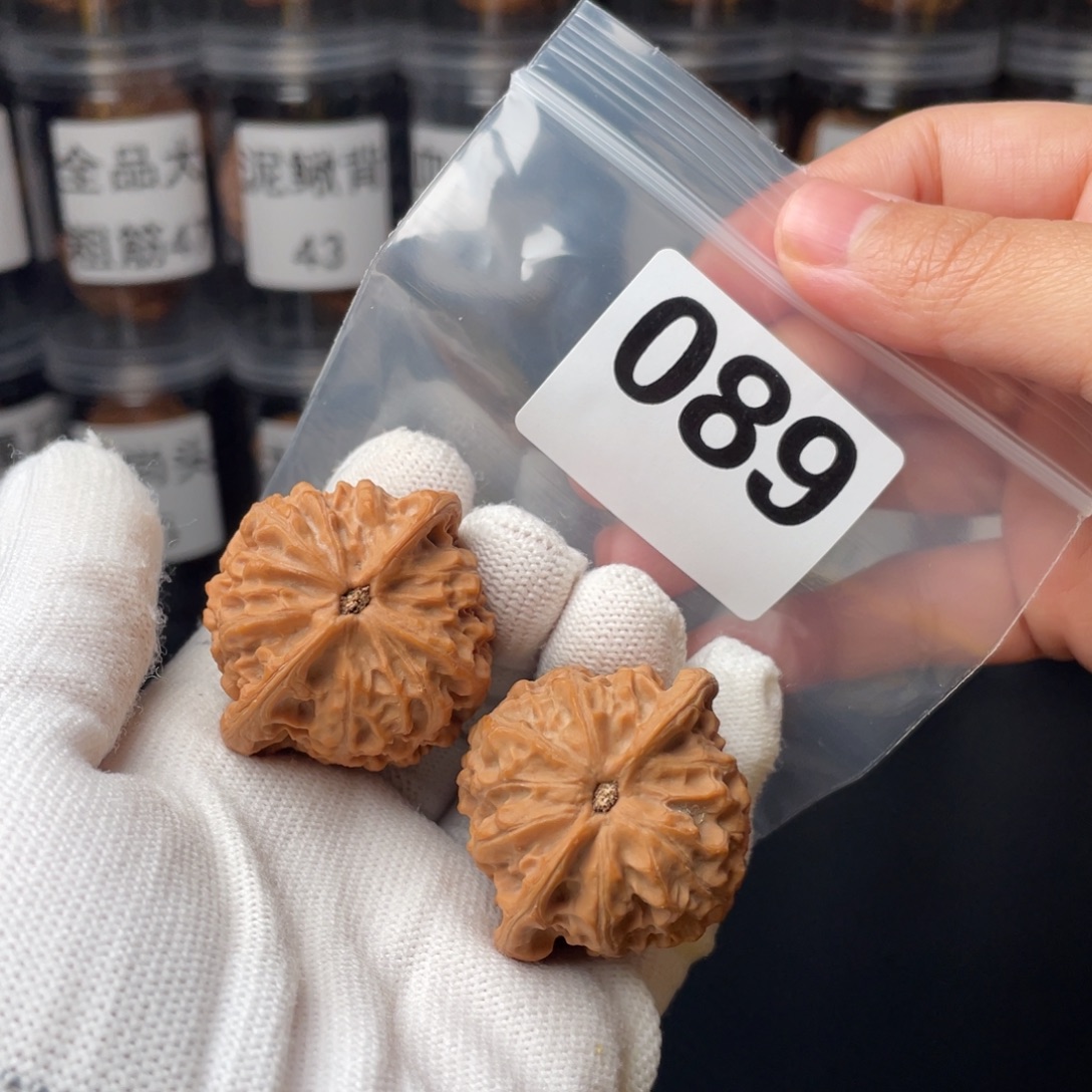 文玩核桃把件40金牛