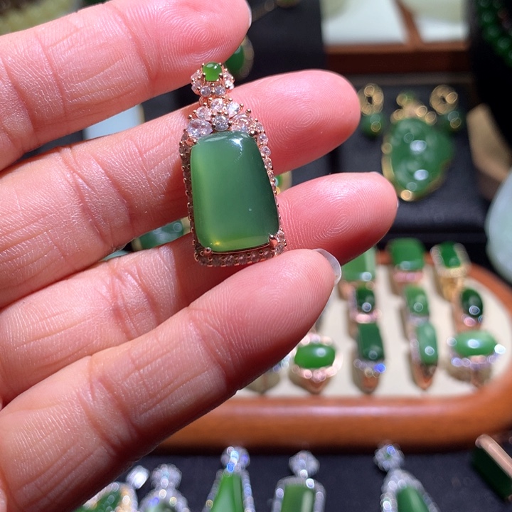 和田玉吊坠银S925镶嵌